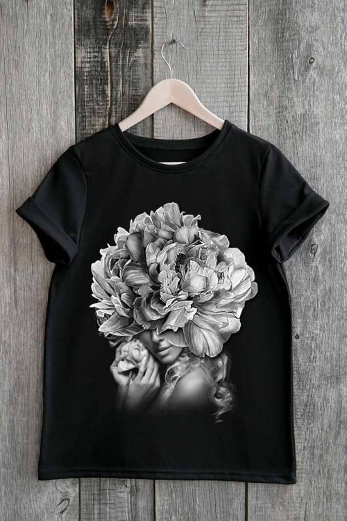 Фото товара 20459, черная футболка с девушкой в цветах